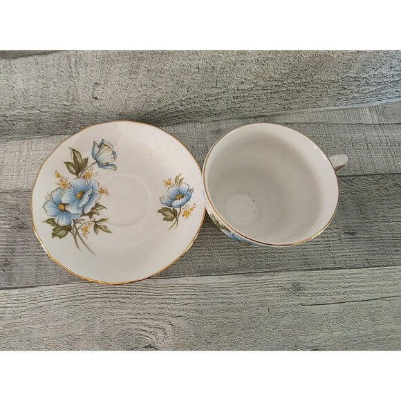 Vintage Queen Anne Fine Bone China Cup & Saucer Gold Trim Blue & Yellow Flowers - Picture 4 of 6